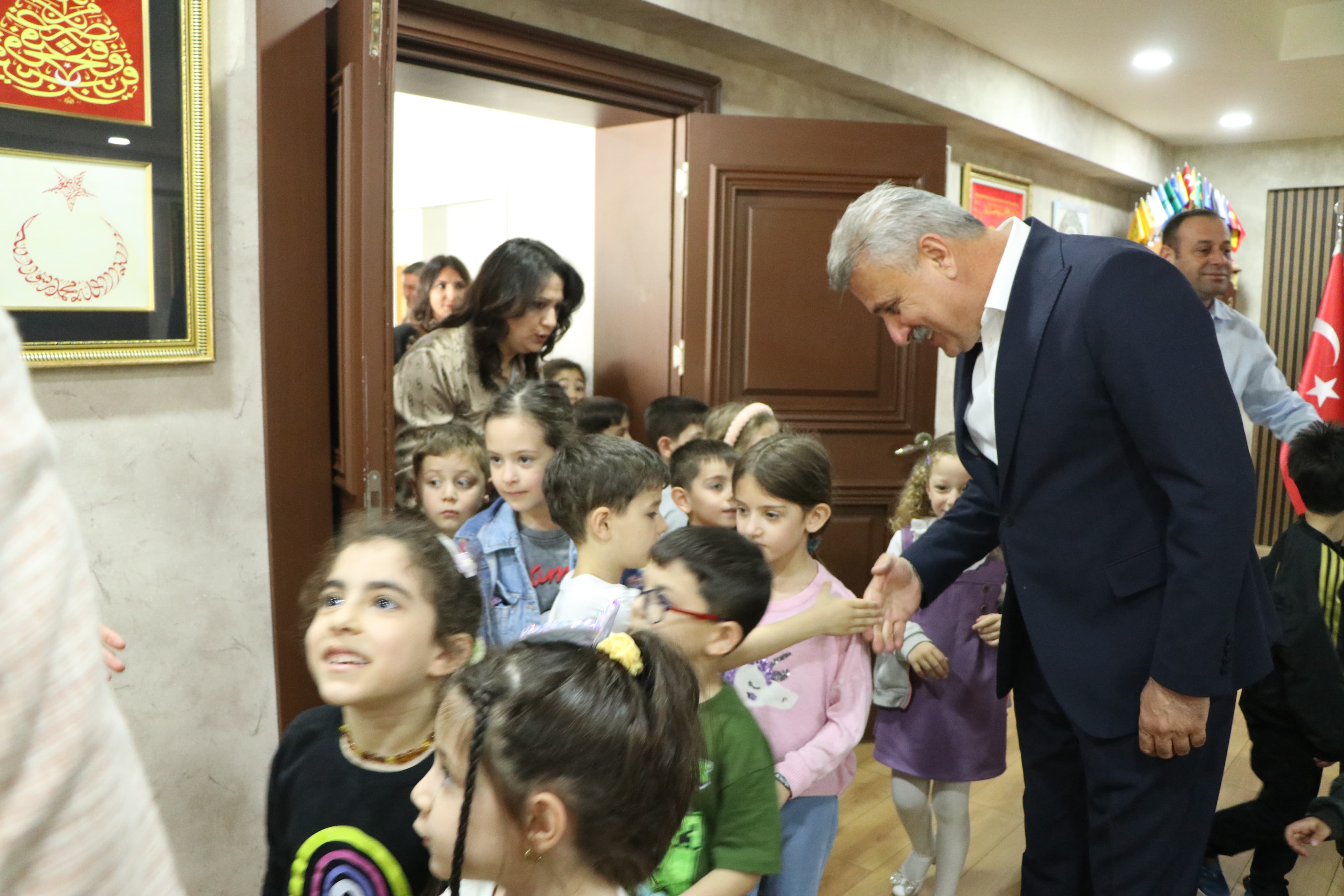 bahceseh-r-kolej-anaokulu-ogrenc-ler-beled-yem-ze-renk-katti